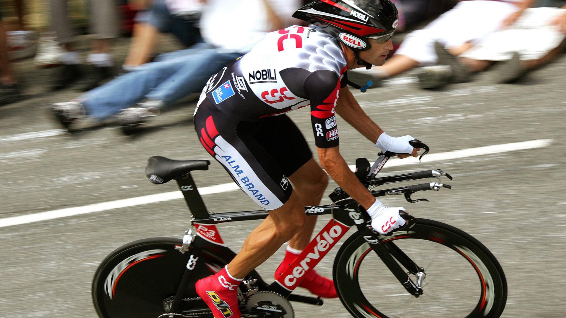 绿茵场上的逆袭叙事，当C罗用实力回应质疑，伊朗掀翻曼城的启示